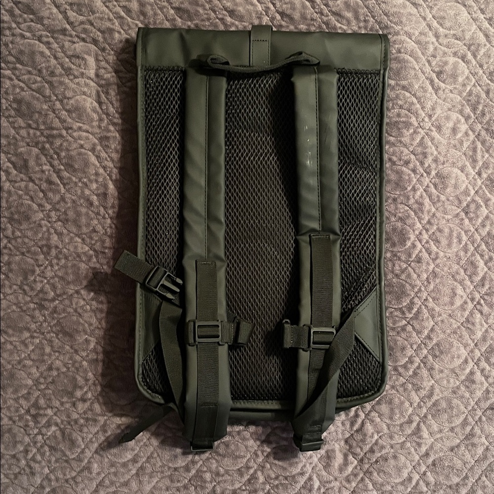 RAINS Rolltop Rucksack Waterproof Backpack/Carrying Bag - Picture 3 of 9